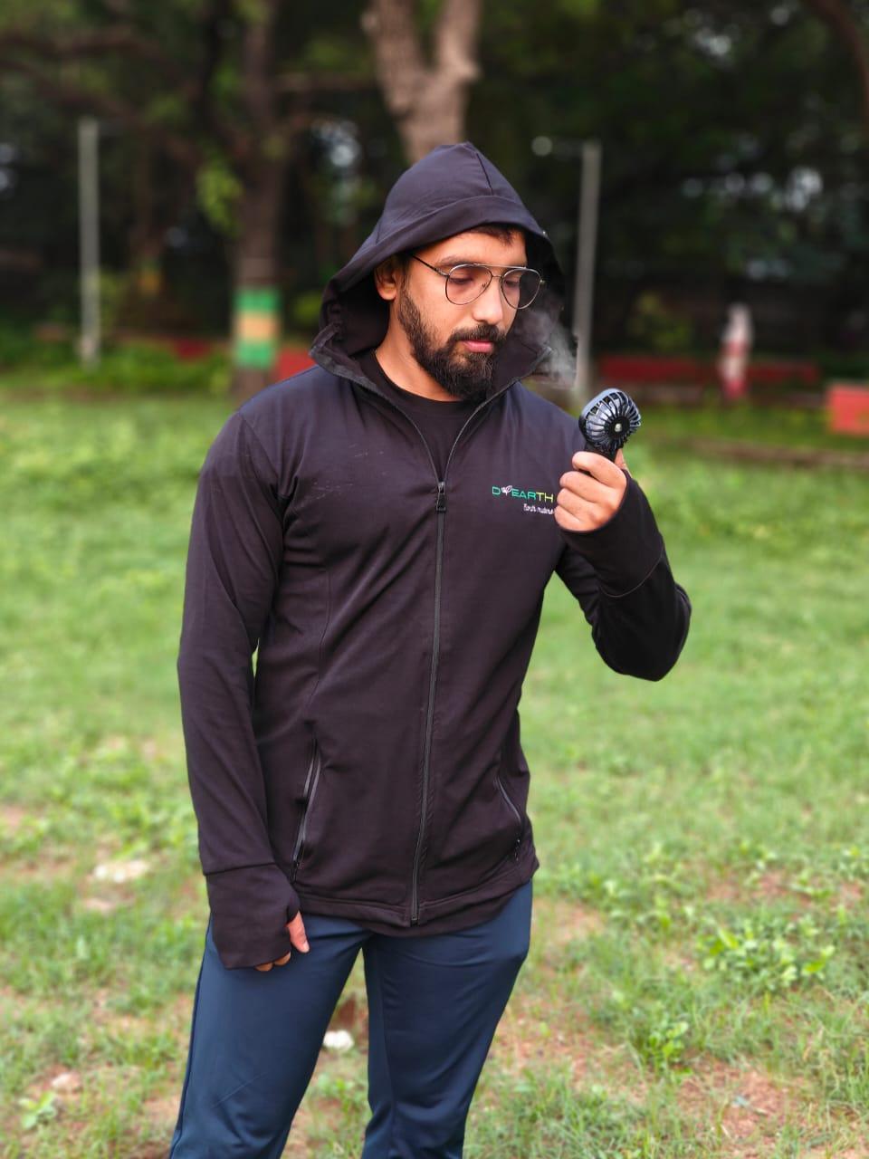 Portable hand-fan with mist spray - Stay cool everywhere